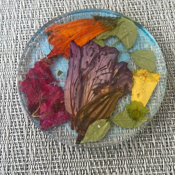 Handmade Pressed Flower Coaster Set and Holder Round Colorful - Picture 5 of 16